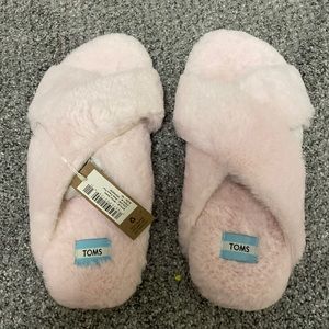 Size 10 Tom slippers pink